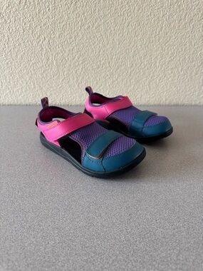 Teva Kids Lightweight Sandals / Water Shoes Size 2
